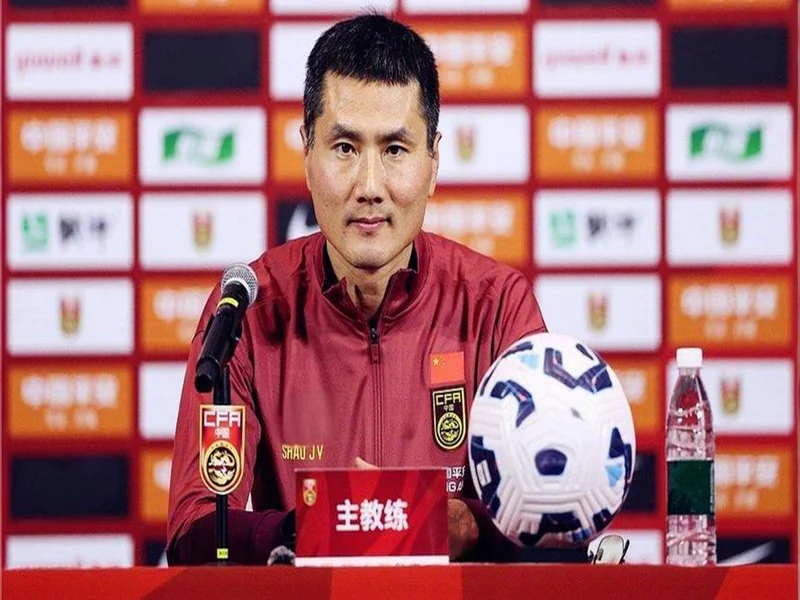 邵佳一：国足没有梅西C罗姆巴佩，不可能把球给一个人就解决问题